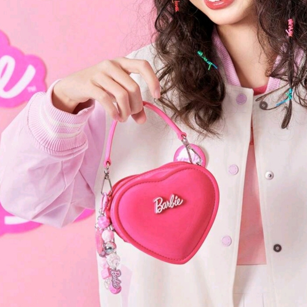 Barbie × Miniso Barbie Series Small Jelly Heart Bag With Detachable Strap - Picture 13 of 15